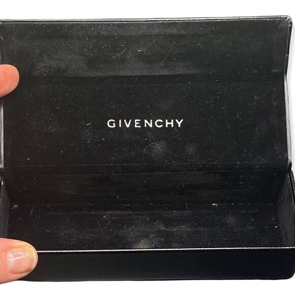 Givenchy fold over close rectangular eyeglass case preowned - Picture 2 of 9